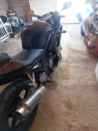 Hyosung GT250R Negra con solo 3.900km