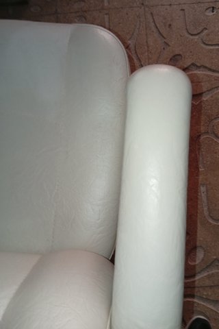 Sillón polipiel blanco con ruedas