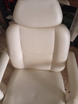 Sillón polipiel blanco con ruedas