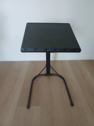Mesa auxiliar ajustable y plegable