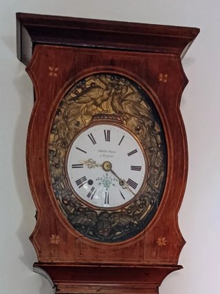 Reloj de pie antiguo de madera