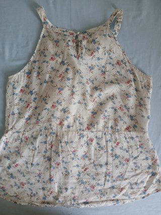 Conjunto falda pantalon con lazo beige y blusa