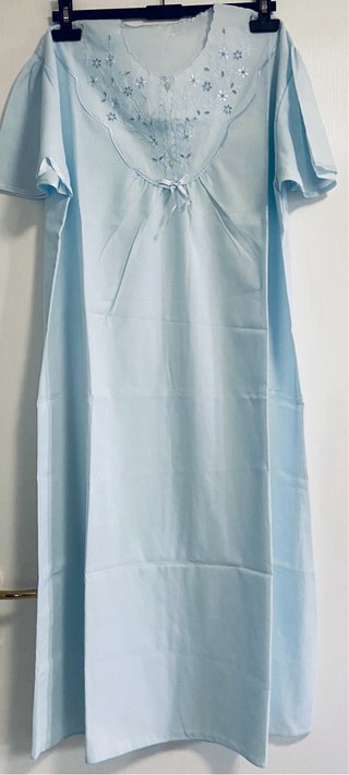 Camicia da notte vintage azzurra ricamata