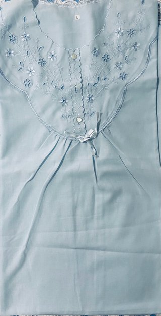 Camicia da notte vintage azzurra ricamata