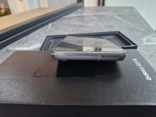 Samsung Galaxy S23 FE + Cargador y funda.