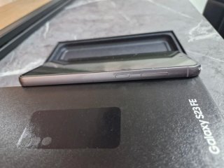 Samsung Galaxy S23 FE + Cargador y funda.