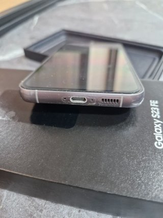 Samsung Galaxy S23 FE + Cargador y funda.