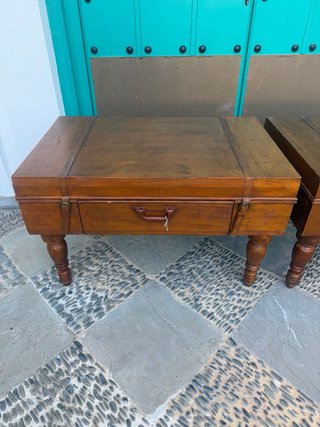Mesas auxiliares estilo maleta