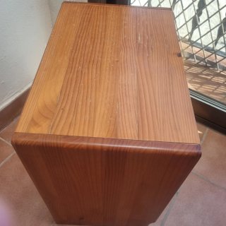 Mesita de noche de pino