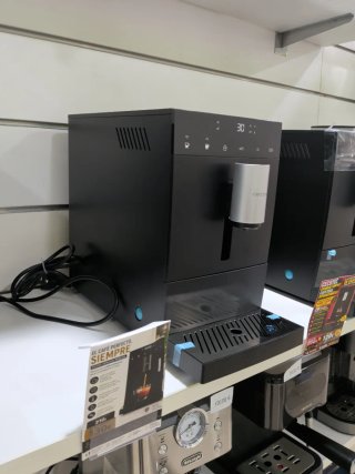 Cafetera Cecotec Compact Superautomática