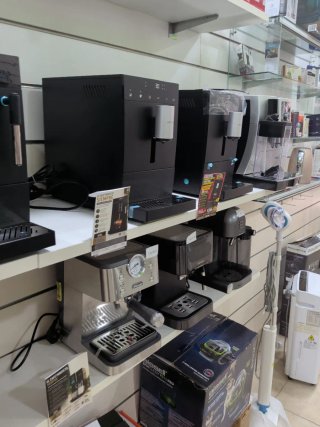 Cafetera Cecotec Compact Superautomática