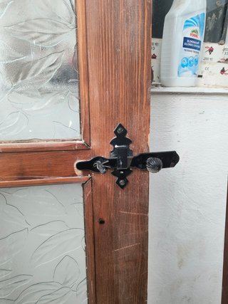 Puerta de madera con cristal