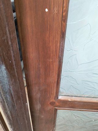 Puerta de madera con cristal
