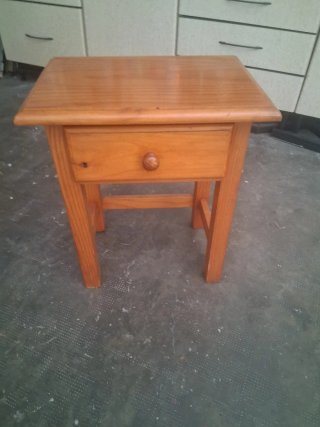 Mesitas de noche de madera y bambú desde 5 a 20€