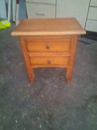 Mesitas de noche de madera y bambú desde 5 a 20€