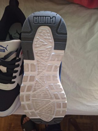 Zapatillas Puma Blancas y Rojas