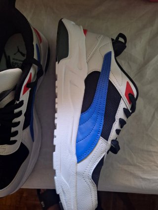 Zapatillas Puma Blancas y Rojas