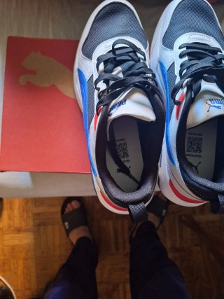 Zapatillas Puma Blancas y Rojas