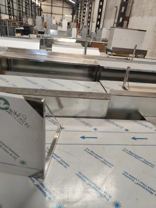 MESA ACERO CON ESTANTE EN SALDO 1.62 MIRAMIPERFIL