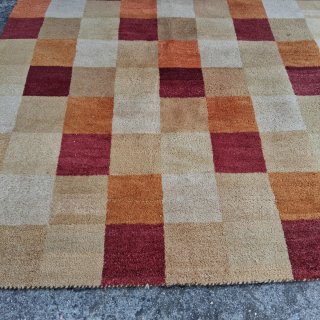 Alfombra de lana 100% con diseño geométrico