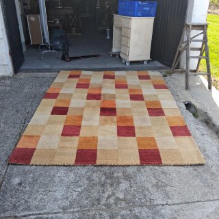 Alfombra de lana 100% con diseño geométrico
