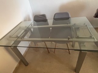 Mesa de cristal extensible