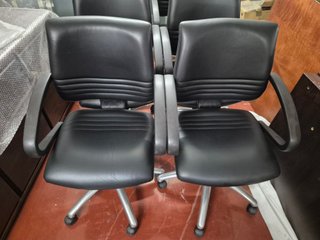 Sillas de oficina negras (8 unidades)
