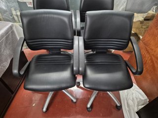Sillas de oficina negras (8 unidades)