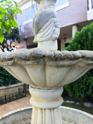 Fuente de piedra para exterior