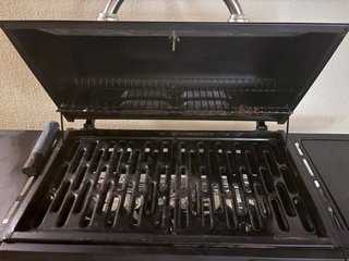 Barbacoa de gas negra