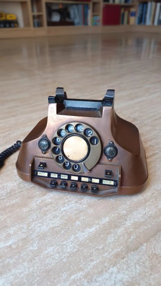 Teléfono antiguo cobre y negro