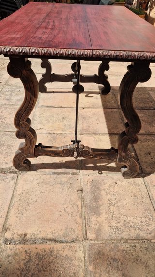 Mesa de madera rústica