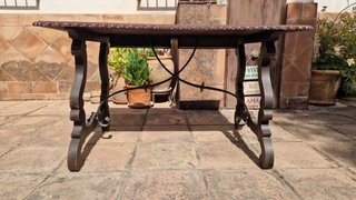 Mesa de madera rústica