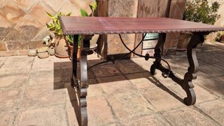 Mesa de madera rústica