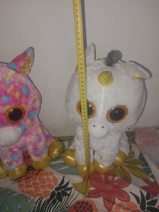 Dos peluches unicornio