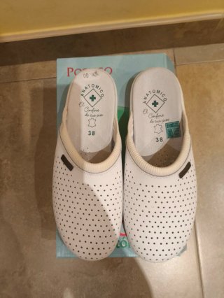 Zuecos POSTIGO Blancos Talla 36 nuevos