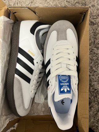 Zapatillas Adidas rojas y blancas