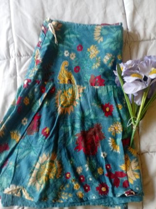 Falda Bershka Talla XS Estampado Floral