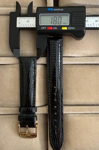 Correas de reloj negras y doradas