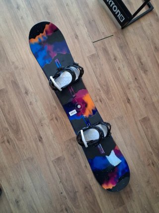 Tabla Burton Socialite 142 + Fijaciones burton S