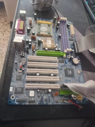 Pack Gigabyte GA-7VT600 + AMD Athlon XP 2600+