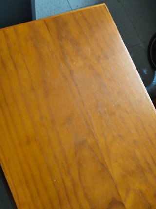 Mesita de noche de madera