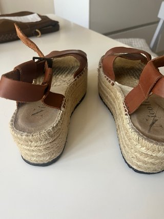 Sandalias cuña esparto piel