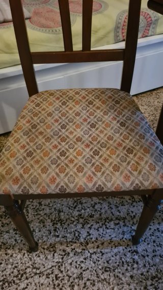 Tavolo allungabile 100x100 + 4 sedie ritiro a mano