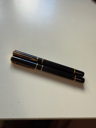 Penne Waterman nere con dettagli dorati