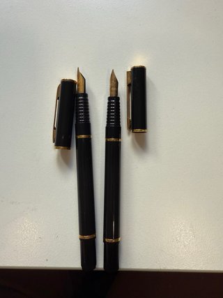 Penne Waterman nere con dettagli dorati