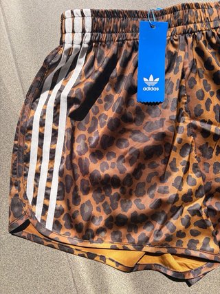 Adidas pantalon corto leopardo
