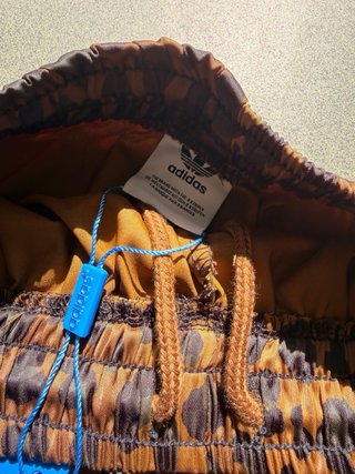 Adidas pantalon corto leopardo