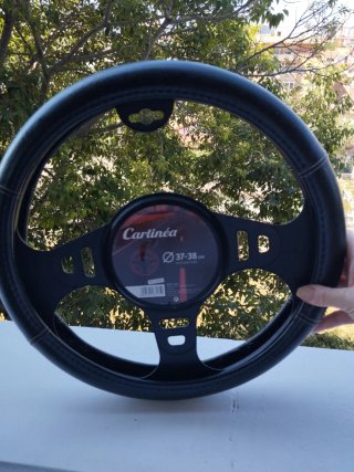 Fundación de cuero para volante de coche.