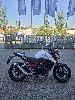 Honda Hornet 750 - Blanca y Roja